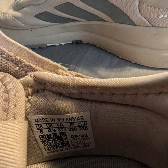 Addidas Cloudfoam Shoes - Picture 6 of 7